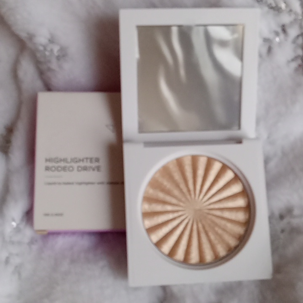 💜 Ofra "Rodeo Drive" Highlighter Compact - Picture 2 of 3